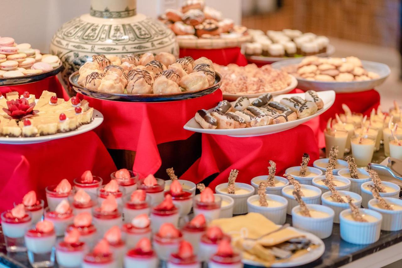 อัลเลโกร ฮอยอัน . อะ ลิตเติล ลักชัวรี โฮเต็ล แอนด์ สปา Hotel ภายนอก รูปภาพ A dessert buffet