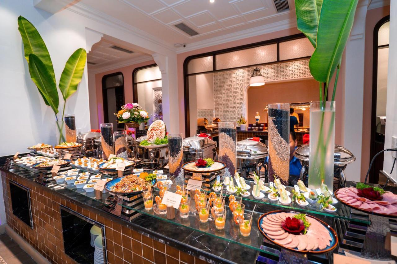 อัลเลโกร ฮอยอัน . อะ ลิตเติล ลักชัวรี โฮเต็ล แอนด์ สปา Hotel ภายนอก รูปภาพ A buffet at a hotel