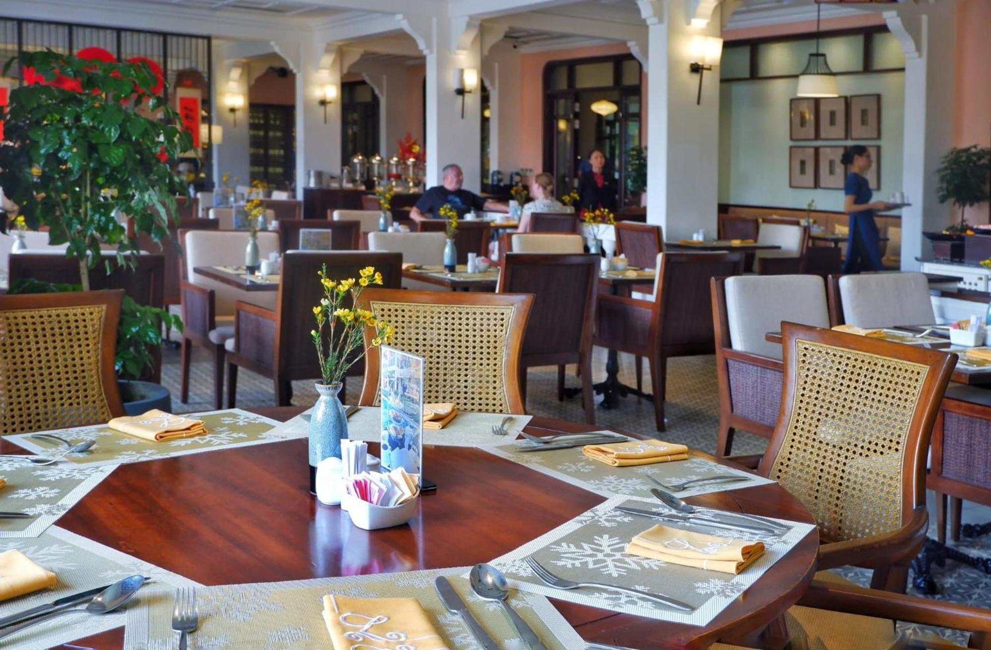 อัลเลโกร ฮอยอัน . อะ ลิตเติล ลักชัวรี โฮเต็ล แอนด์ สปา Hotel ภายนอก รูปภาพ The restaurant at the hotel